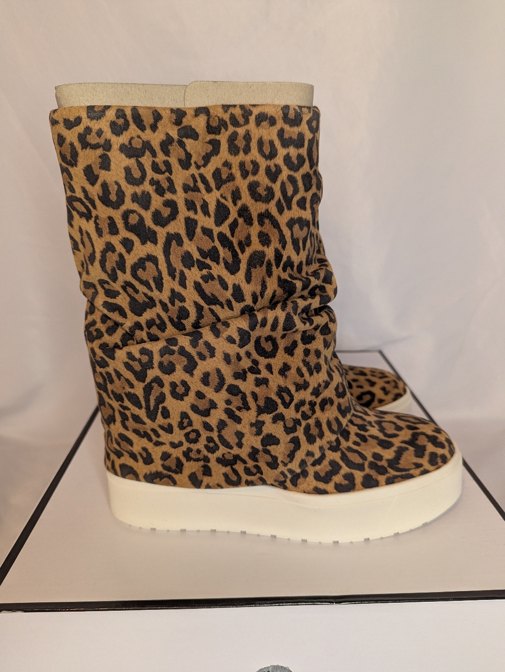 NIB Guess Guinna Fold Over Slouchy Booties Women's Size 6
